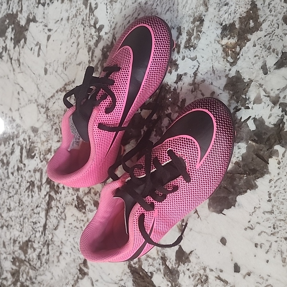 Nike Jr. Bravata II Firm-Ground Soccer Cleats, Pink/Black, Kids Size 1.5Youth
